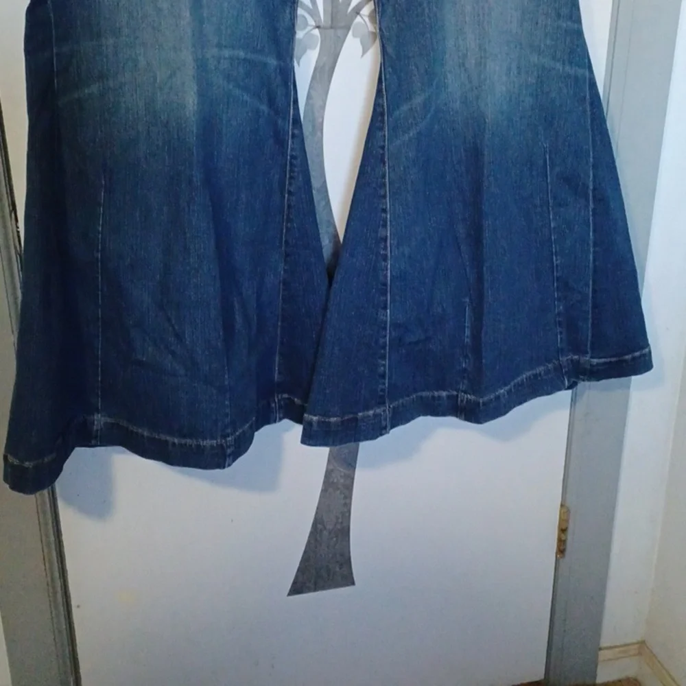 NWT Plus-Size Super FLARE Jeans!!! - Picture 2 of 5